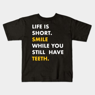 Life is short, smile while you still have teeth Kids T-Shirt